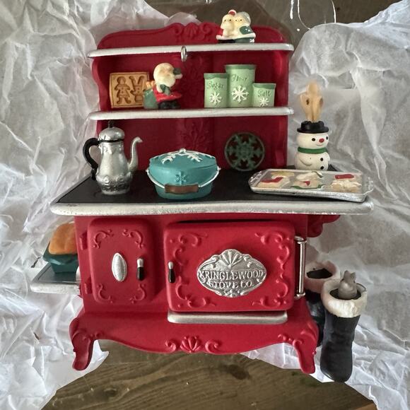 Hallmark Keepsake Ornament “Mrs. Claus's Stove” 2013 Club Member Exclusive - Picture 7 of 9